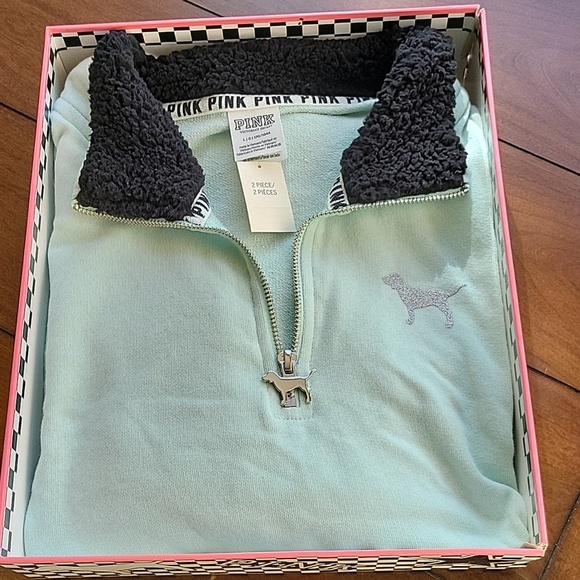 PINK Victoria's Secret Tops - 🆕️2018 VS PiNk 2pc Set.$118